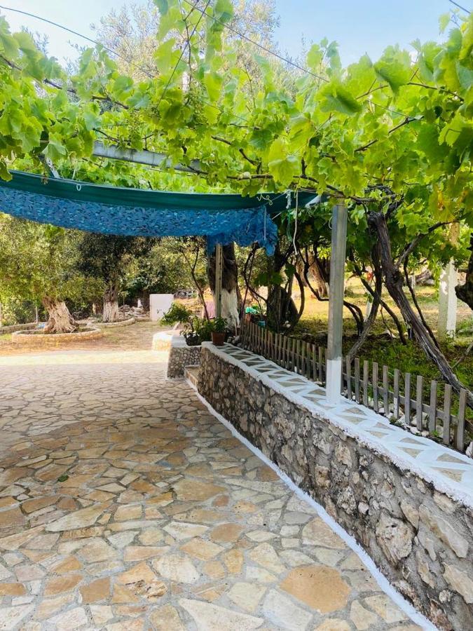 Sofia'S Rooms Himare Esterno foto