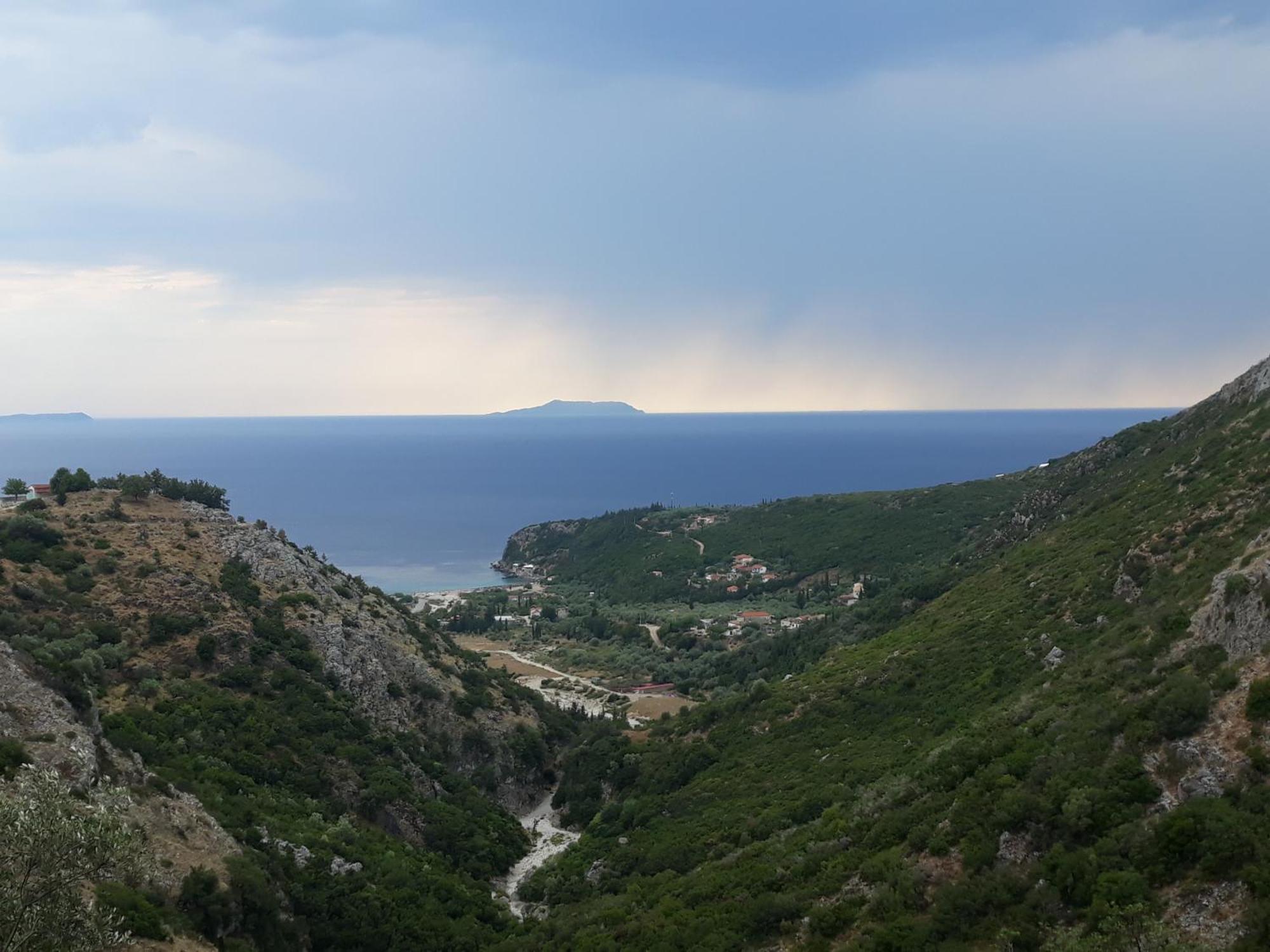 Sofia'S Rooms Himare Esterno foto