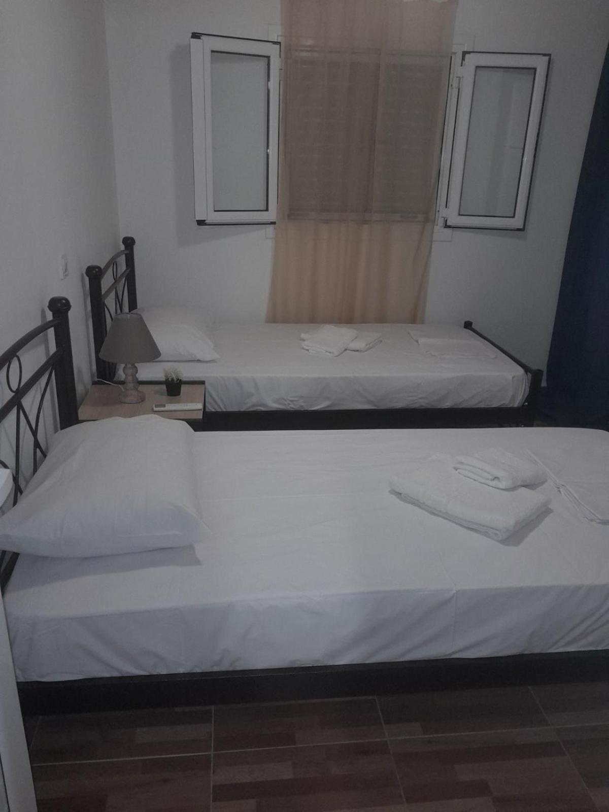 Sofia'S Rooms Himare Esterno foto