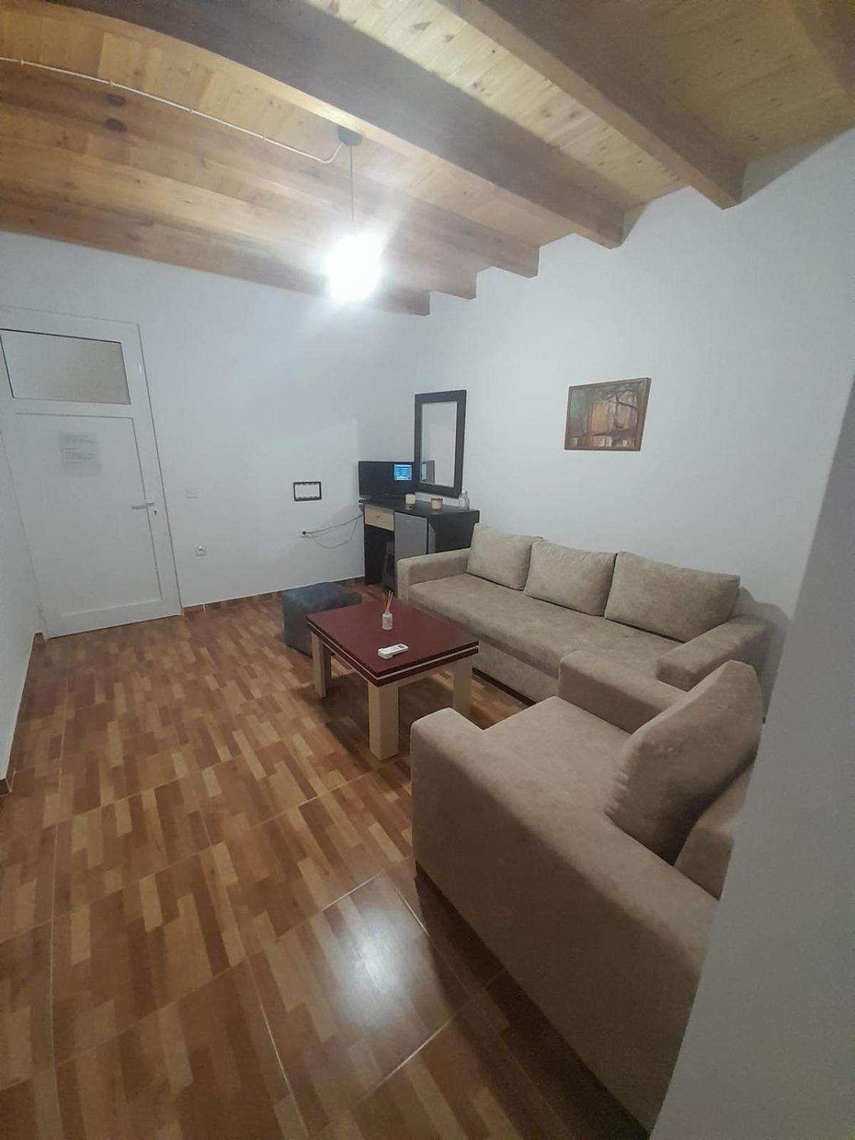 Sofia'S Rooms Himare Esterno foto