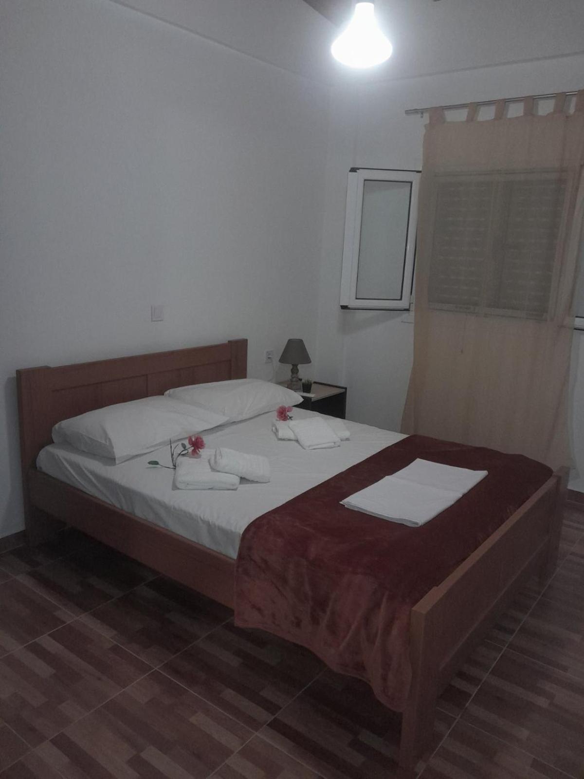Sofia'S Rooms Himare Esterno foto