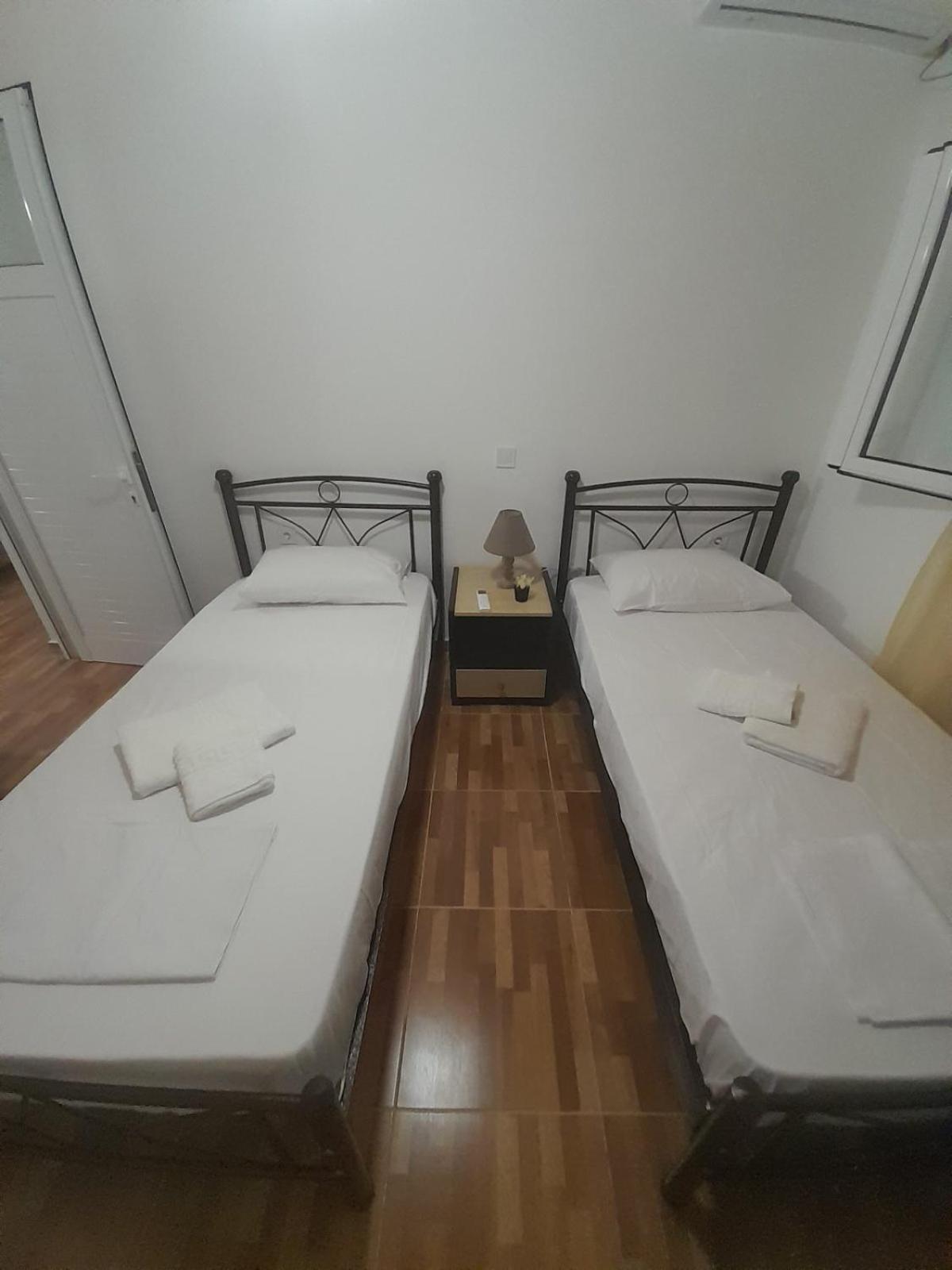 Sofia'S Rooms Himare Esterno foto