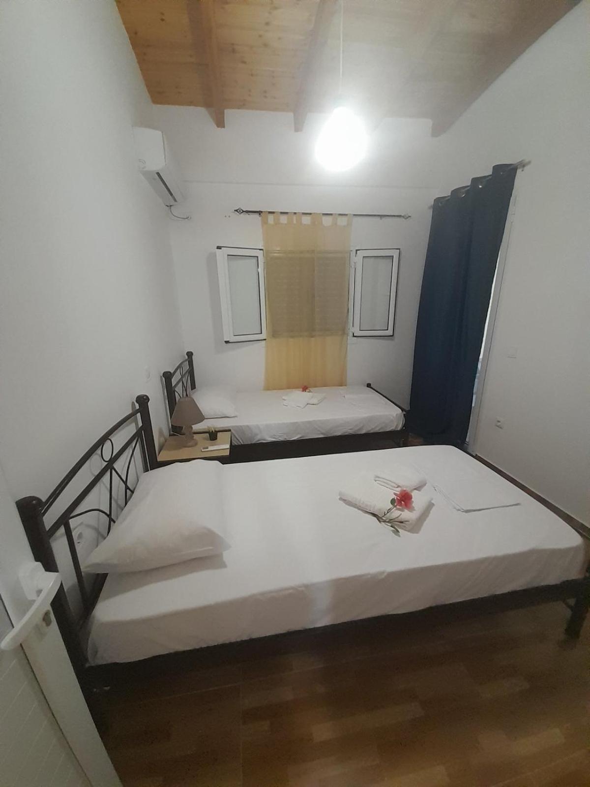 Sofia'S Rooms Himare Esterno foto