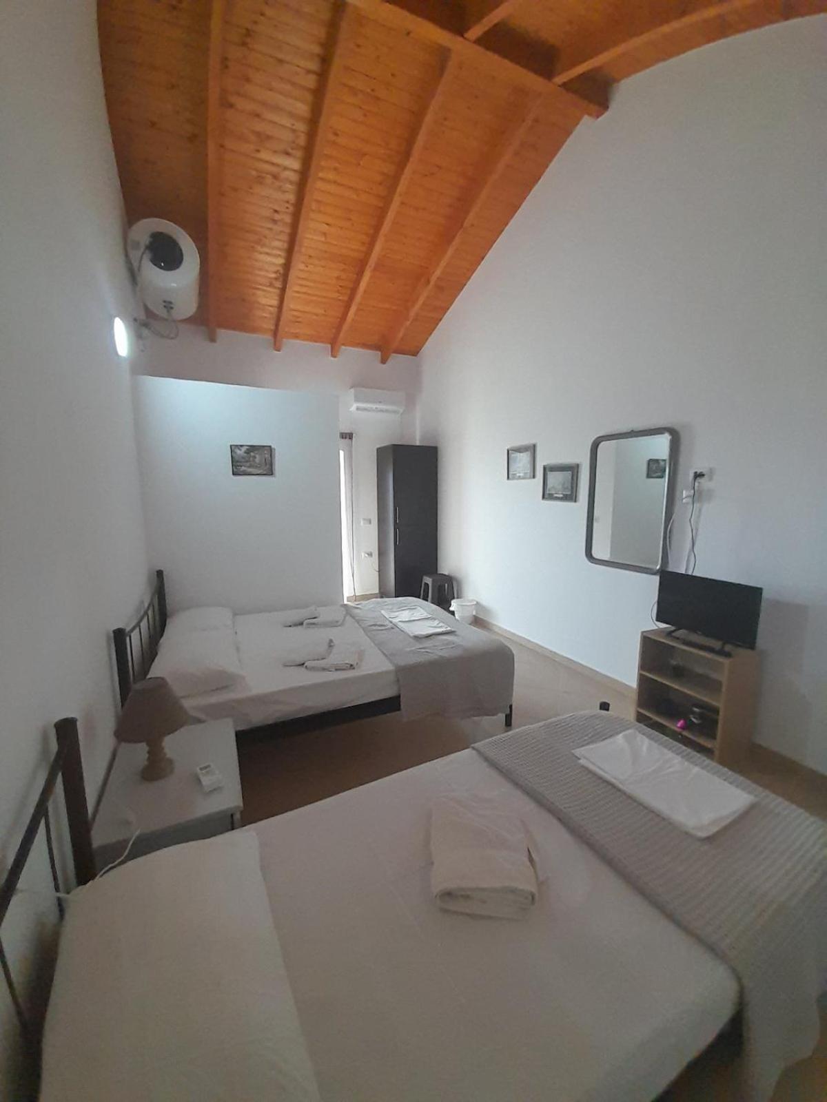 Sofia'S Rooms Himare Esterno foto