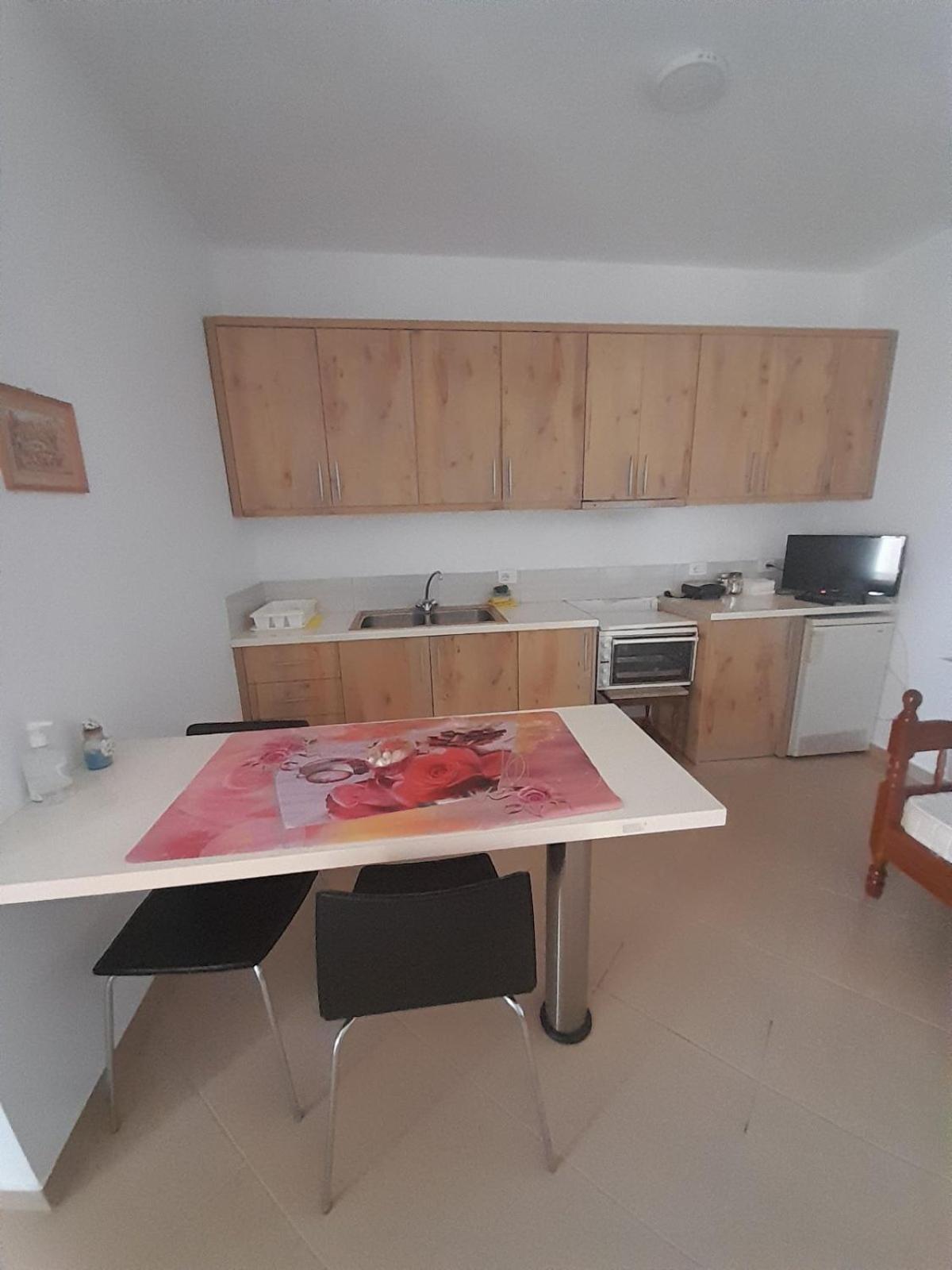 Sofia'S Rooms Himare Esterno foto