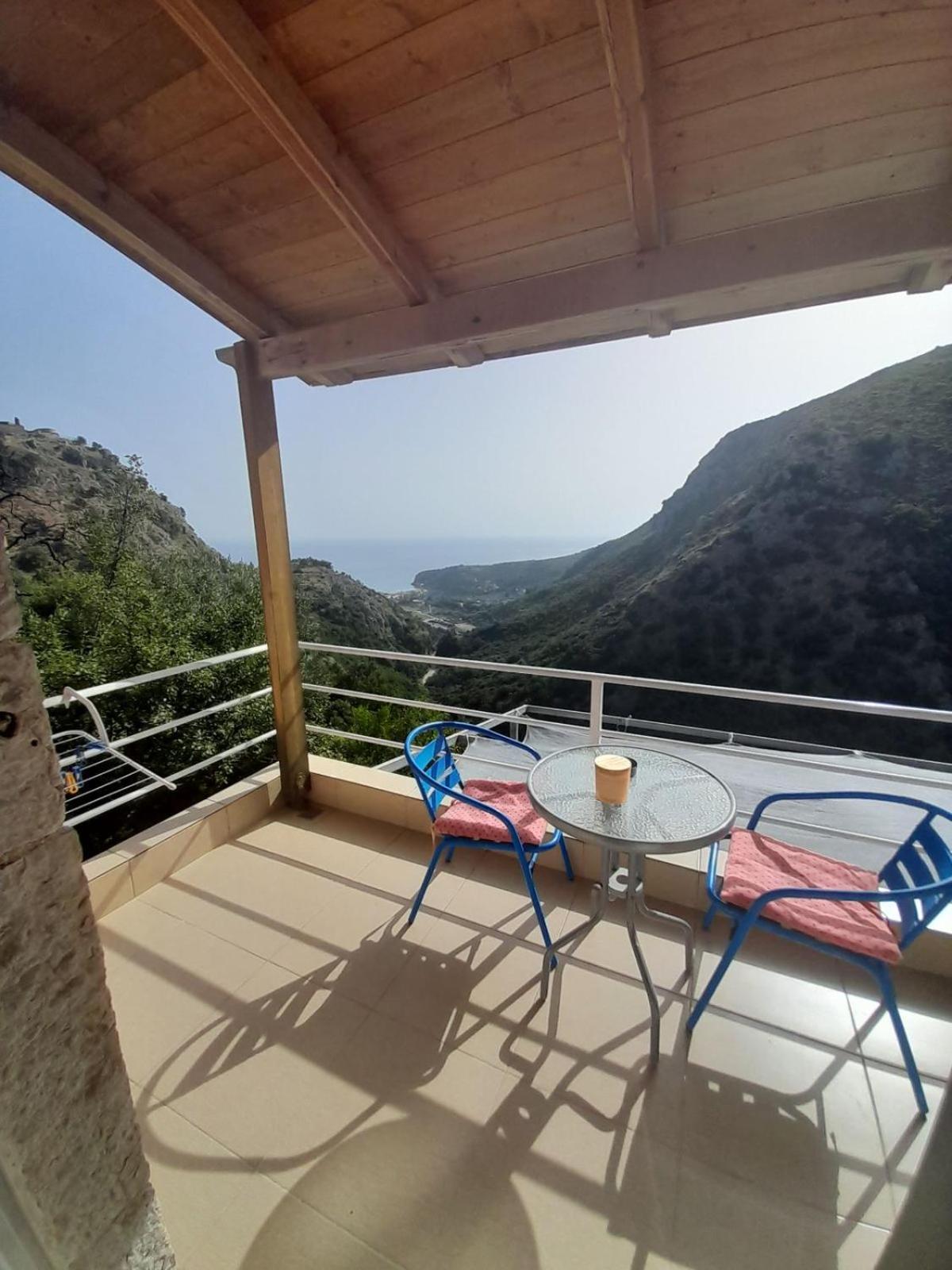 Sofia'S Rooms Himare Esterno foto