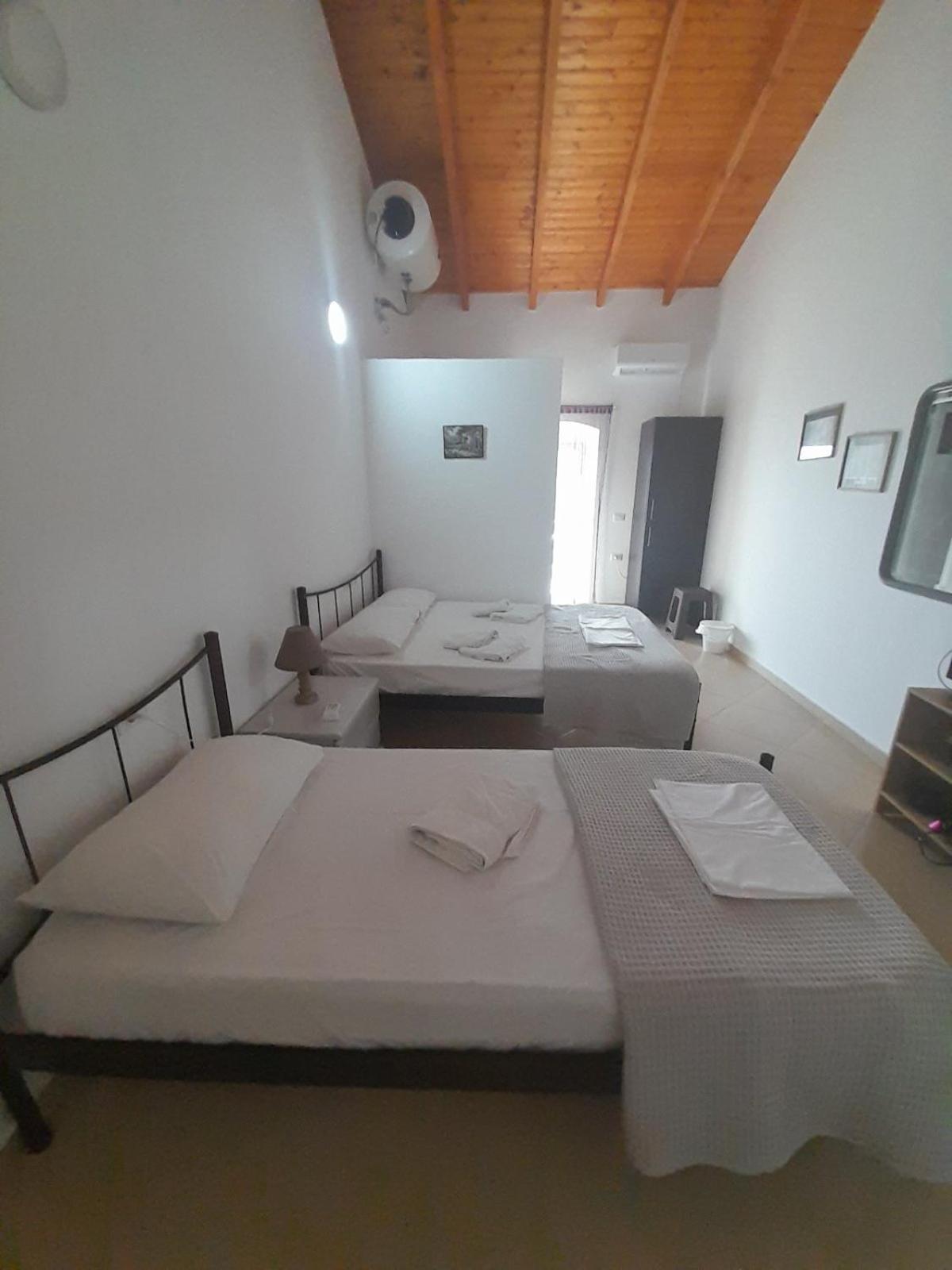 Sofia'S Rooms Himare Esterno foto
