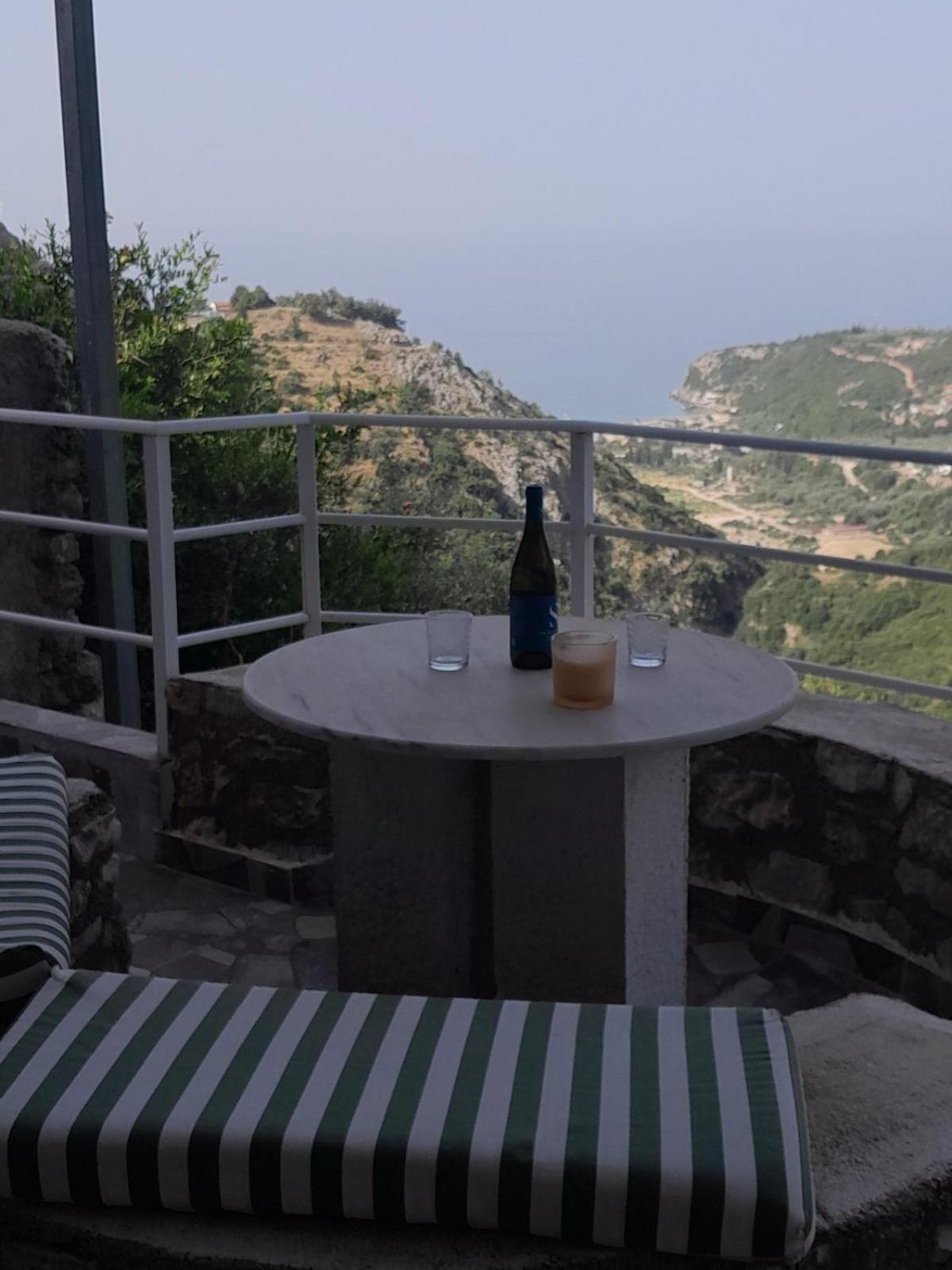 Sofia'S Rooms Himare Esterno foto