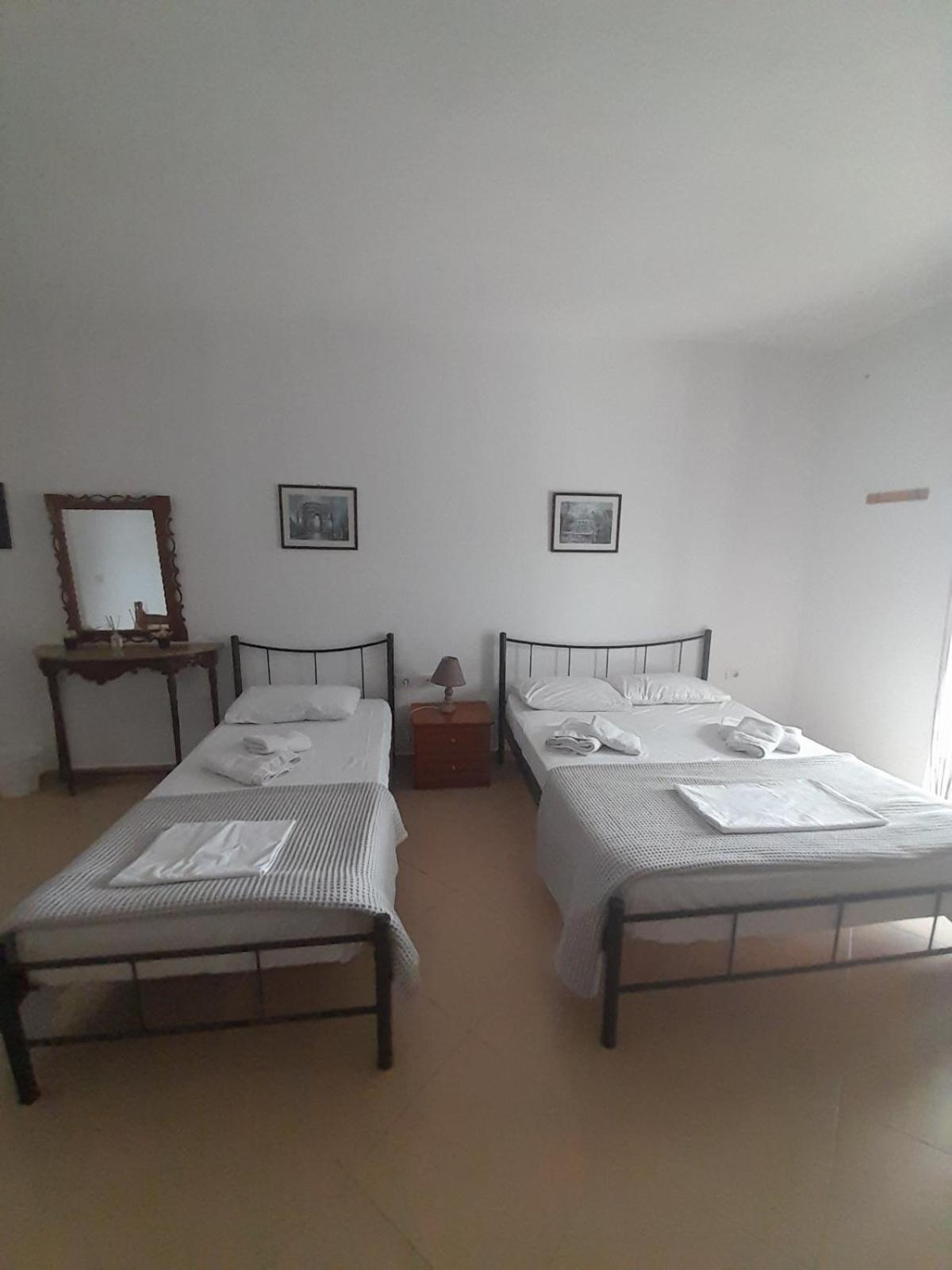 Sofia'S Rooms Himare Esterno foto