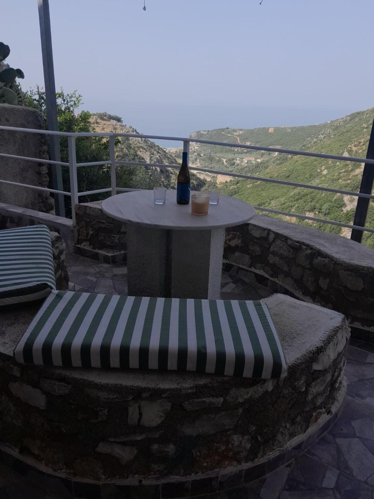 Sofia'S Rooms Himare Esterno foto