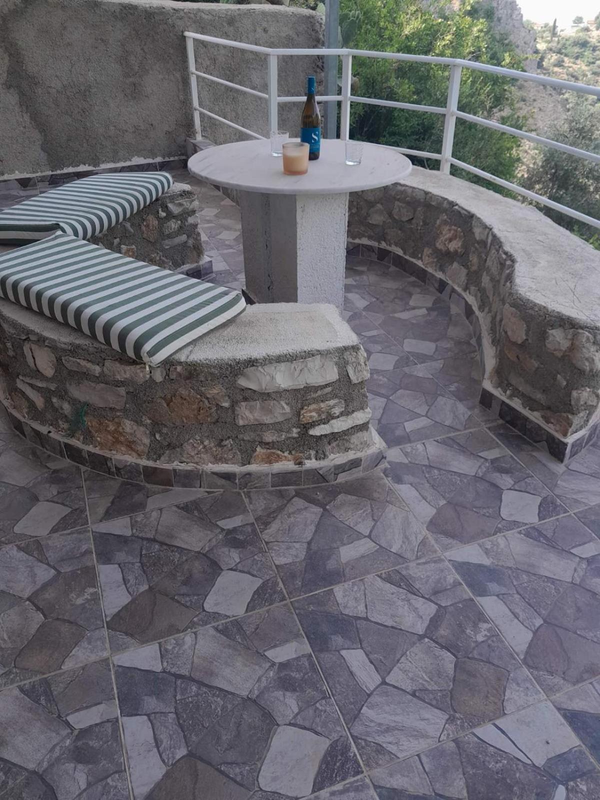Sofia'S Rooms Himare Esterno foto